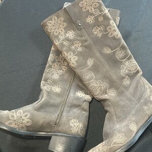 Women's Italian Brown Leather knee high boots w/decorative stitching -  size 38